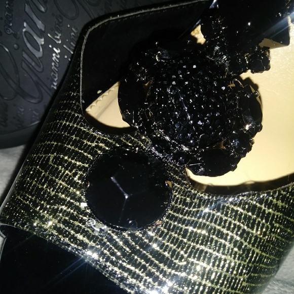 NWOT Black Leather Designer Heels - Picture 5 of 9